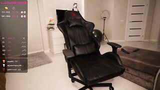 Lovely_aria sexy brunette spread her legs wide in the chair and masturbates2021-04-05