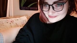 Kittycatmeow118 girl in glasses raises her legs up and passionately masturbates 2021-03-14