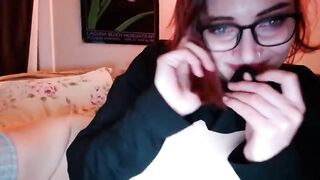 Kittycatmeow118 girl in glasses raises her legs up and passionately masturbates 2021-03-14