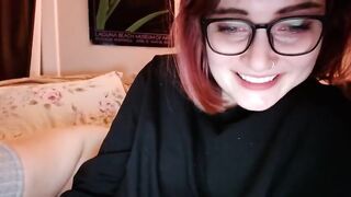 Kittycatmeow118 girl in glasses raises her legs up and passionately masturbates 2021-03-14