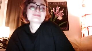 Kittycatmeow118 girl in glasses raises her legs up and passionately masturbates 2021-03-14