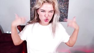 Pr1ncess_judy gorgeous blonde twirls her delicious ass and shakes her tits on camera 2021-03-05