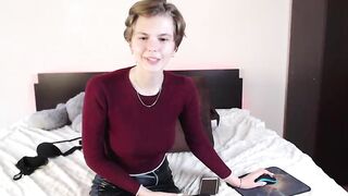 Swet_romance young short-haired babe loves to masturbate doggy style 2021-03-04