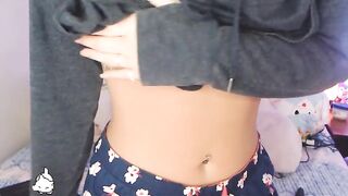 Xxlittlesisxx Cute amateur uses vibrator to masturbate her smooth pussy 2019-02-06 12:00