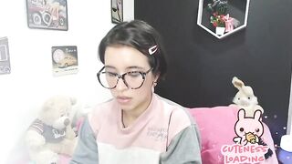 Roxxane_cute young college girl jerks off before a date with her boyfriend 2019-11-12