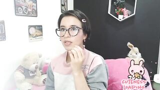 Roxxane_cute young college girl jerks off before a date with her boyfriend 2019-11-12