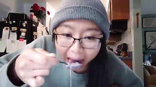 Eroticalynn asian girl ate and decided to masturbate her pussy in the kitchen 2020-12-18