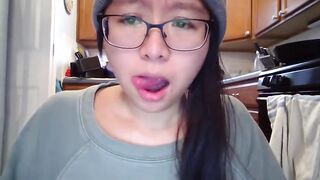 Eroticalynn asian girl ate and decided to masturbate her pussy in the kitchen 2020-12-18