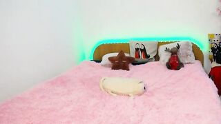 Sexytigress7777 busty blonde in сhristmas outfit fucks her wet pussy 2021-01-01