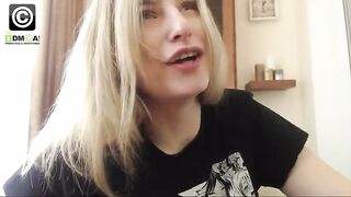 Kinkyali amateur blonde fucks her sweet hole with two toys at once 2021-04-18