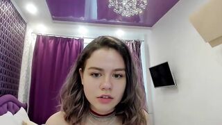 Alodelicious young beauty undresses and shows her body 2021-05-21