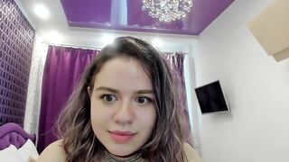 Alodelicious young beauty undresses and shows her body 2021-05-21