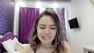 Alodelicious young beauty undresses and shows her body 2021-05-21
