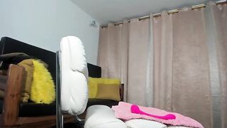 Cum_and_face latina inserts a toy deep into her wet hole and enjoys 2021-05-25