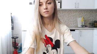 Brilliantvictoria long-haired blonde wanted to masturbate pussy in the kitchen 2021-06-18