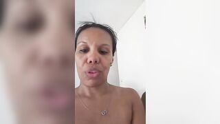 Morenadomina Latina mommy naked her breast to get some tips 2019-10-17