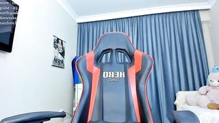 Emma_clarc moaning naked model shakes her big bouncing melons as she jerks off her pussy with two sex toys 2022-04-21 14:25