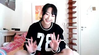 Moyyango young asian girl shows her long sexy legs 6:46 2019-05-06
