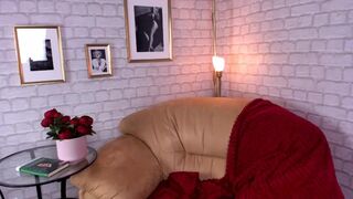 Softlyfreya short haired amateur brunette shakes her round boobs 2019-05-07